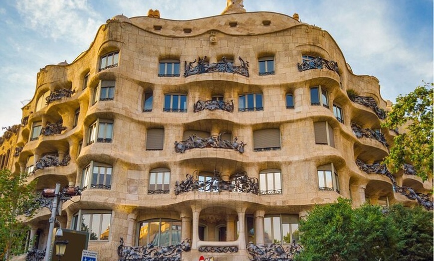 Image 2: Entrada programada a Casa Mila en Barcelona con Audioguía