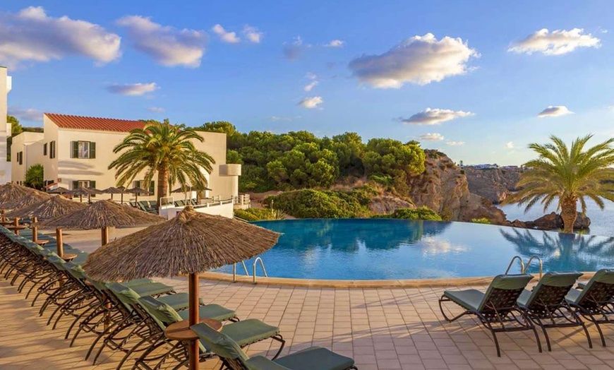 Image 1: ✈ MINORQUE | Arenal d'en Castell - White Sands Beach Club 3* - Appa...
