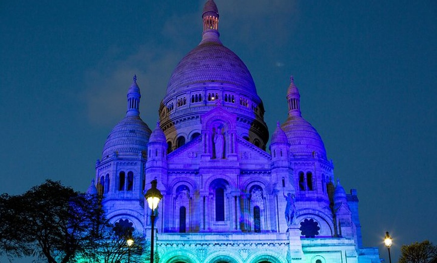 Image 5: Montmartre Poetic Photo Walk de nuit