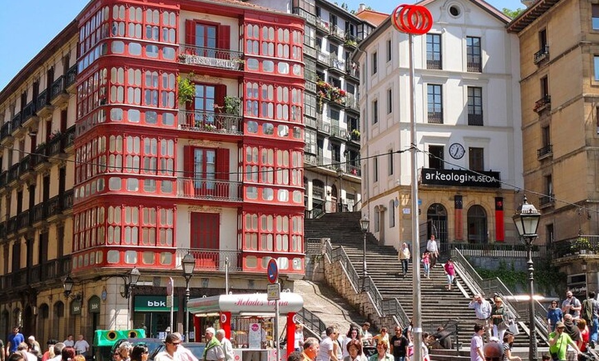 Image 5: Visita guiada privada a pie por Bilbao