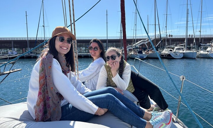 Image 8: Paseo en Barco Privado por Barcelona con Barra libre y snacks