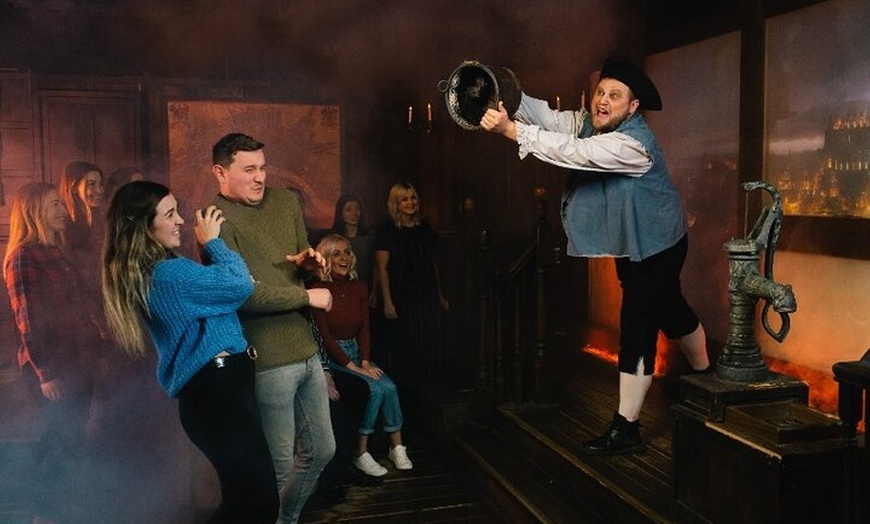 Image 3: London Half Day Top Sightseeing Tour including London Dungeons