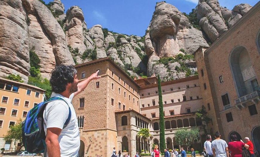 Image 1: Cripta privada de Montserrat y Gaudí con recogida en el hotel