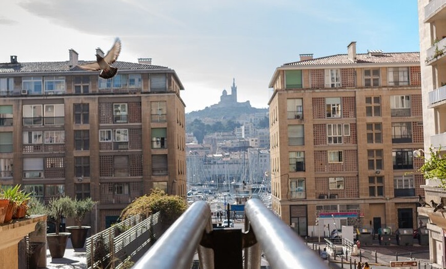 Image 1: Explorez Marseille à votre rythme Guide audio immersif