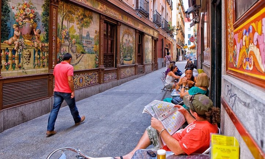 Image 6: Visita guiada privada a pie por Madrid