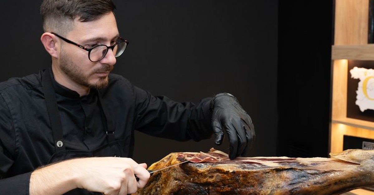 Taller introductorio de corte de jamón ibérico en Barcelona