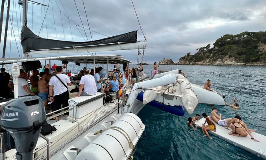 Image 22: Puesta de Sol desde LLoret de Mar con Dj y bebidas