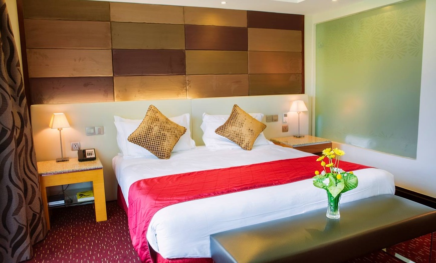 Image 3: ✈ KENYA | Nairobi - The Boma Nairobi 5* - Piscine extérieure