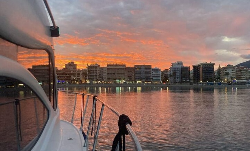 Image 3: Actividad en barco de Fuengirola con cena de cóctel, champán y pues...