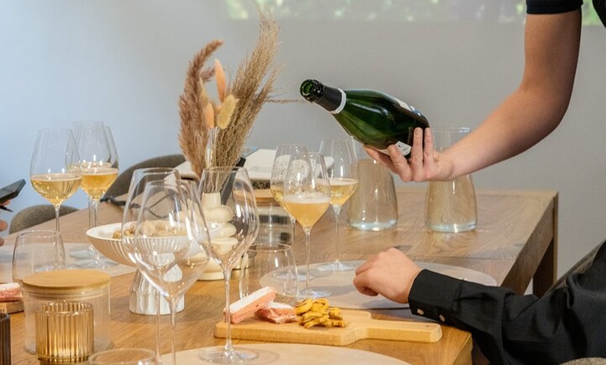 Image 2: Matinée dégustation et atelier autour du Champagne à Reims