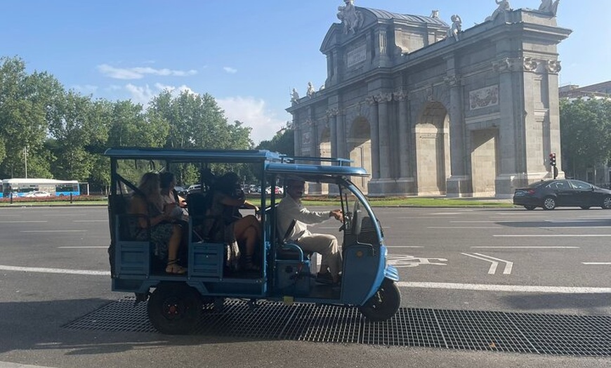 Image 2: Tour por la ciudad de Tuk Tuk