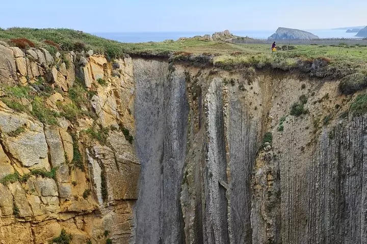 Visita privada al Geoparque Costa Quebrada en Cantabria - Second Medium