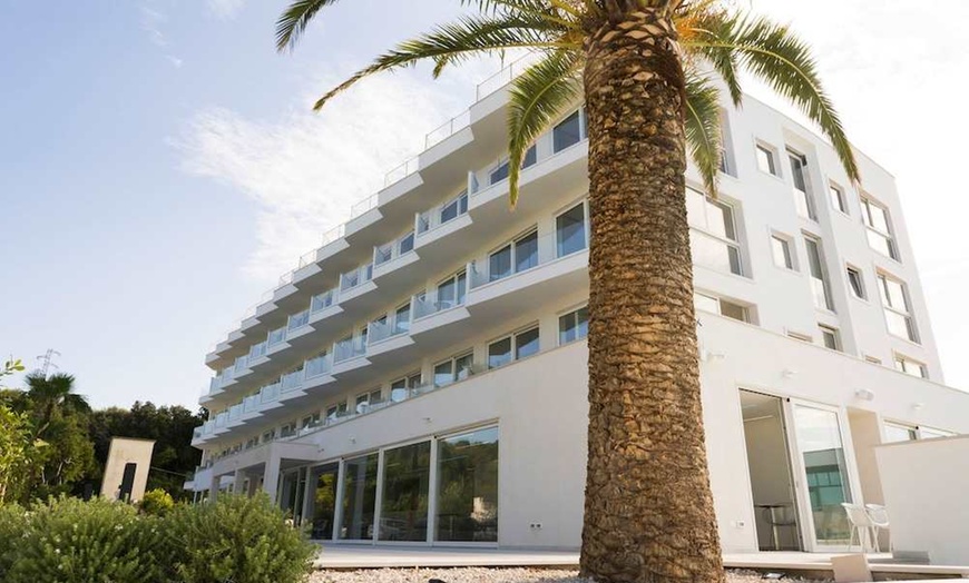 Image 7: ✈ LES POUILLES | Rodi Garganico - Rodi Resort 4*, 3 nuit - Face à l...