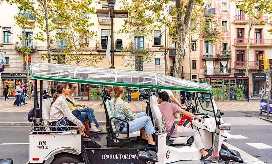 Image 9: Tour de Bienvenida a Barcelona en Eco Tuk Tuk Privado