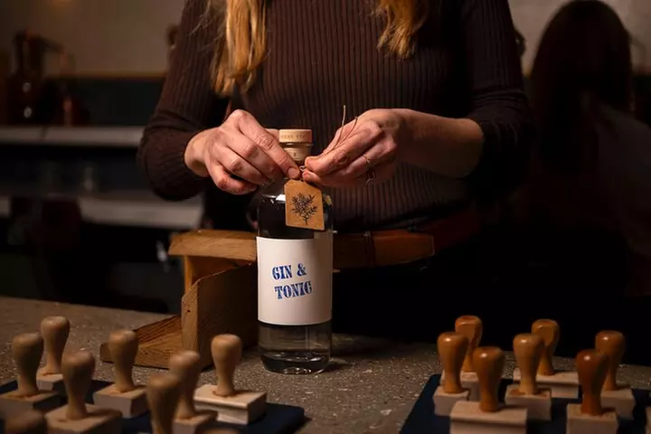 Atelier de Distillation de Gin à Paris en Français - Second Medium