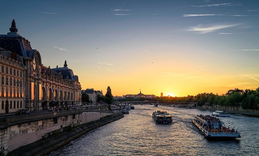 Image 5: Paris de nuit avec croisière sur la Seine et transport de luxe alle...