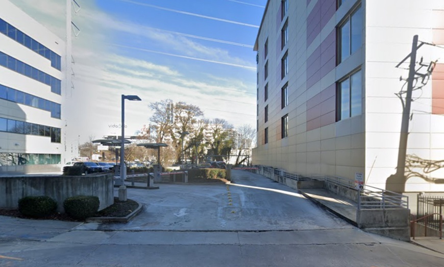 Image 2: Parking at 2061 Peachtree Rd. Garage