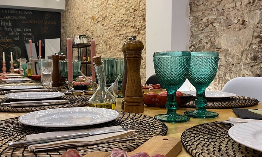 Image 5: Barcelona : 5 - Curso de Cocina de Paella con Cava & Sangria