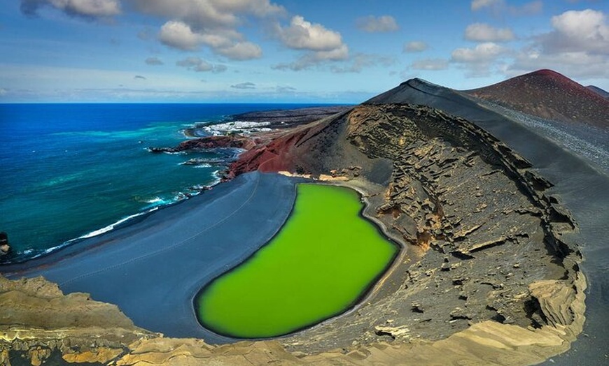 Image 6: Vino de Timanfaya y excursión panorámica privada en tierra