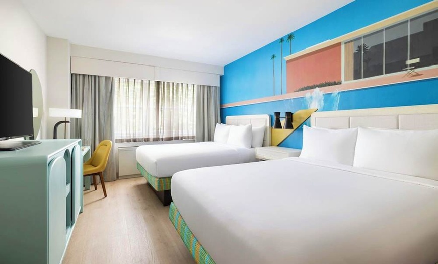 Image 3: ✈ FLORIDE | Miami - Hotel Continental Miami Beach, Tapestry Collect...