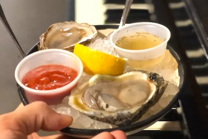 Houston Downtown Food Tour with 6 Tastings of Tradition & Fusion