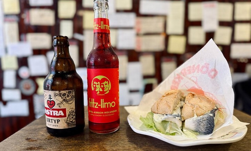 Image 4: Hamburg Walking Food Tour mit 7 authentischen lokalen Gerichten