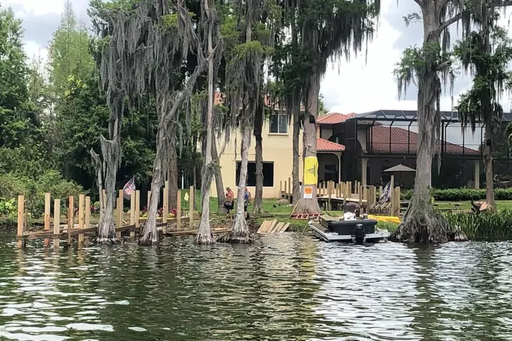 Pontoon Pub Crawl, 5 Lakeside Pubs and Restaurants Visit by Boat