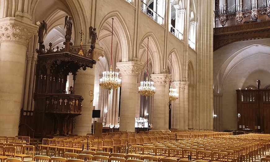 Image 6: Visite guidée intérieure de la cathédrale Notre-Dame de Paris