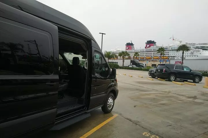Private Shuttle Galveston to Hobby Airport (HOU) For 10 Travelers