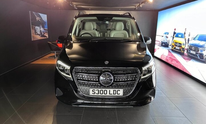 Image 8: London Gatwick Airport LGW Private Transfer to London City/Hotels