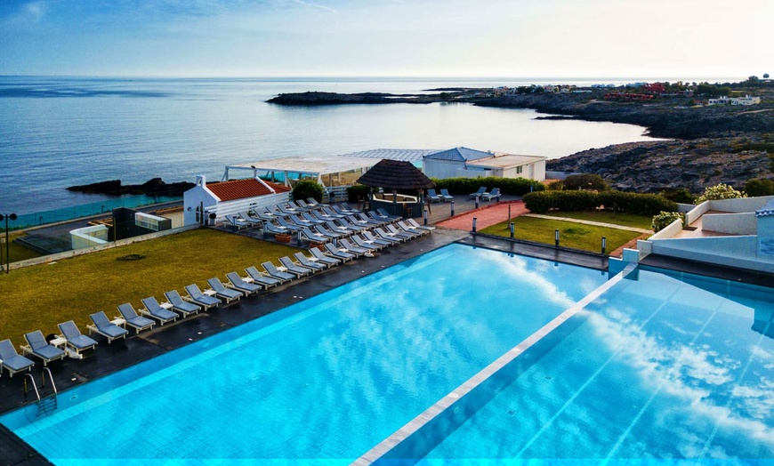 Image 7: ✈ NORD DE LA GRÈCE | Stavros - Isla Brown Chania Resort, Curio Coll...