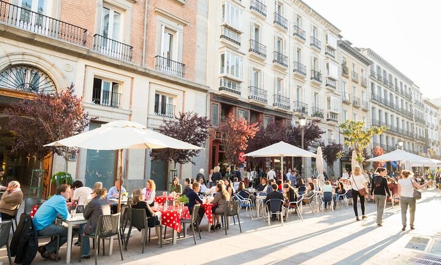 Image 9: Tour privado a pie por el casco antiguo de Madrid y el centro de la...