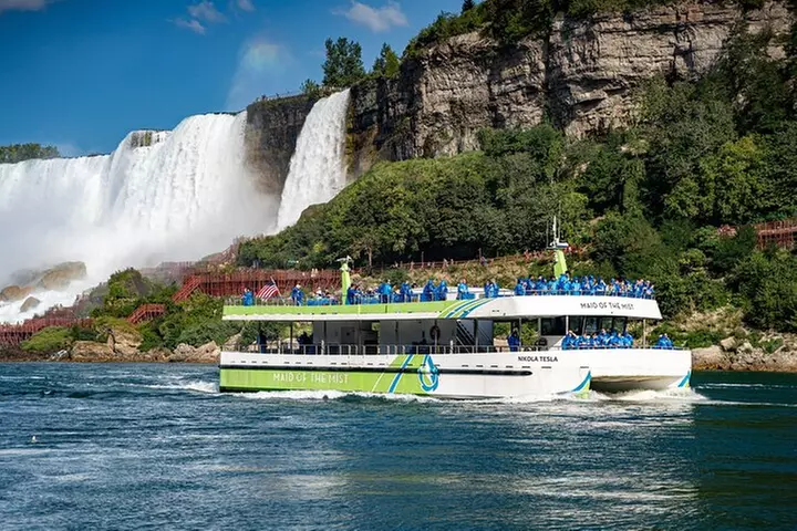 Maid of the Mist & Cave of the Winds Walking Tour