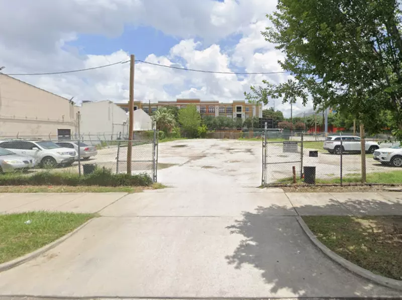 Parking at 2117 Walker St. Lot