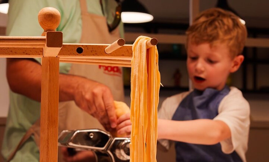 Image 2: Hacer pasta fresca y aperitivo italiano En Barcelona