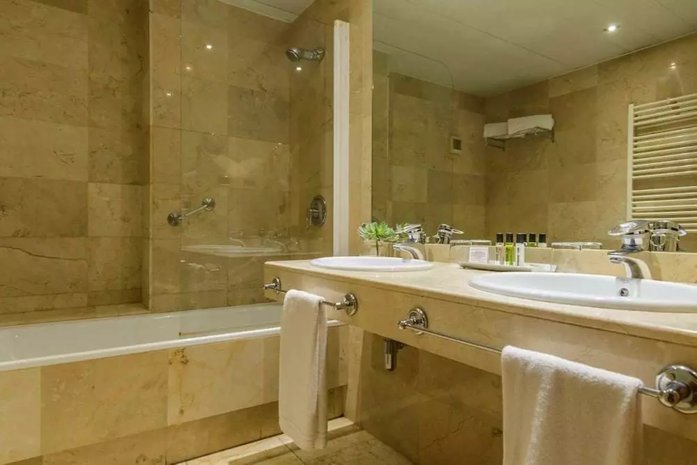 ✈ SPANIEN | Barcelona - Mariano Cubi Aparthotel Barcelona 4*, 2 Näc...