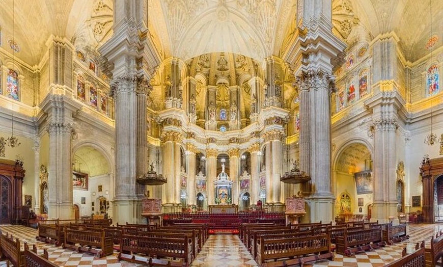 Image 2: Visita Privada Centro Histórico y Catedral de Málaga con entradas