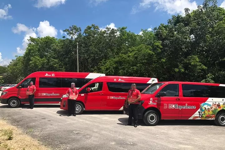 Round trip private transfer VAN-Airport-Hotel-Airport-Playa del Carmen - Primary Image
