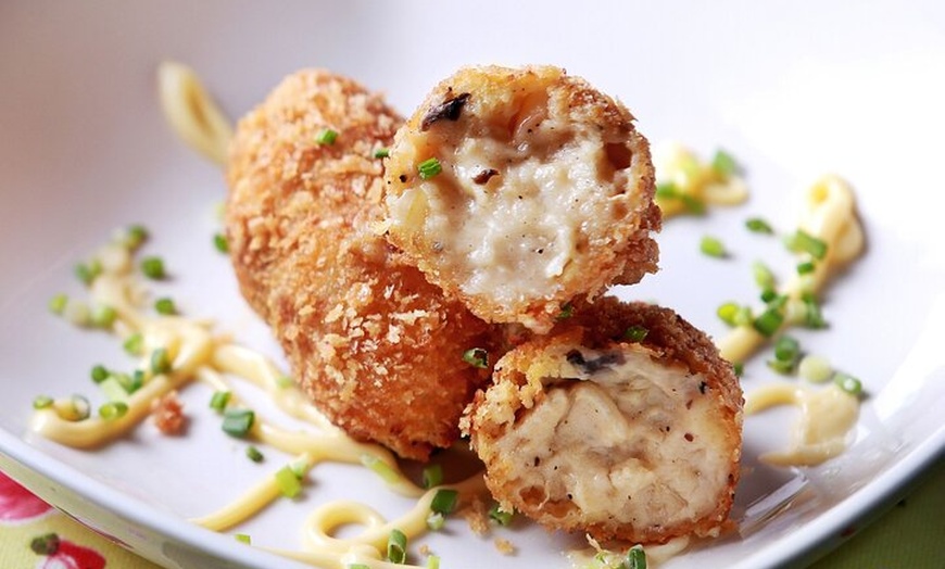 Image 10: Hacer Tapas y Paella Españolas + Vino Ilimitado (3 - Comida de Plato)