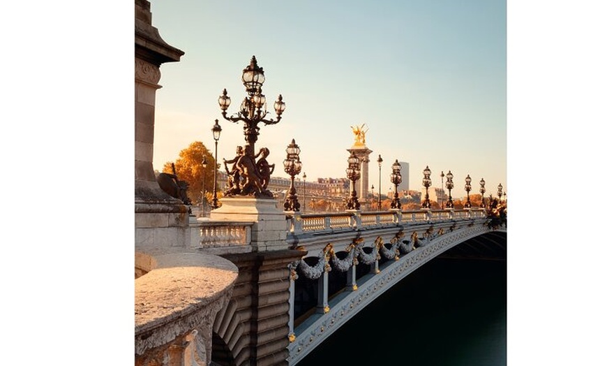 Image 2: Paris: Visite privée guidée des hauts lieux de la ville