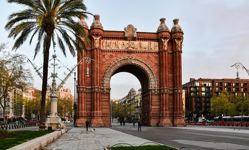 Image 5: Sesión de fotos de Timeless Elegance en Arc de Triomf