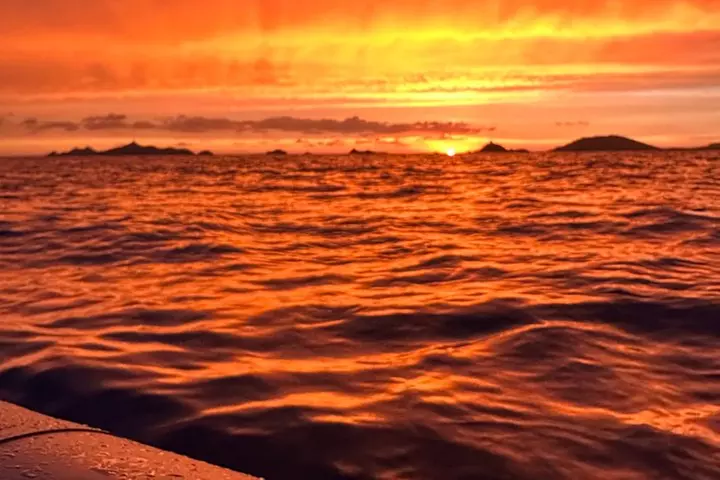 Croisière bateau au Coucher du Soleil avec Apéritif aux îles sangui...