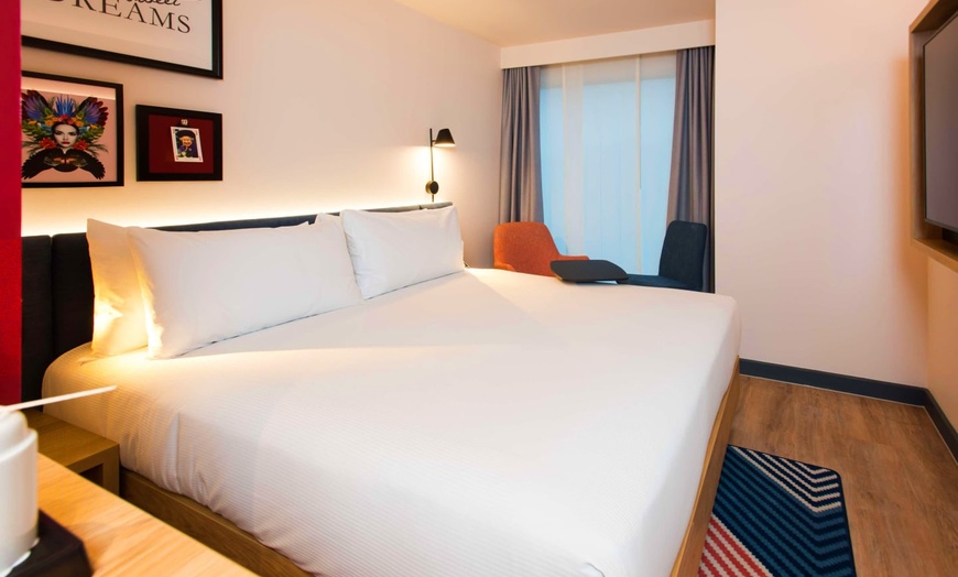 Image 2: ✈ ROYAUME-UNI | Londres - Hampton by Hilton London Park Royal 4* - ...