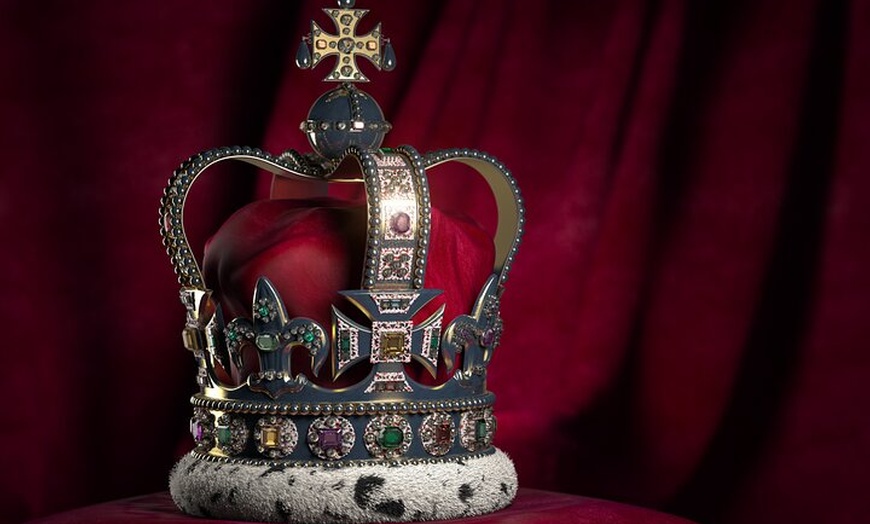 Image 9: Exclusive Beefeater Meet & Greet at the Tower of London