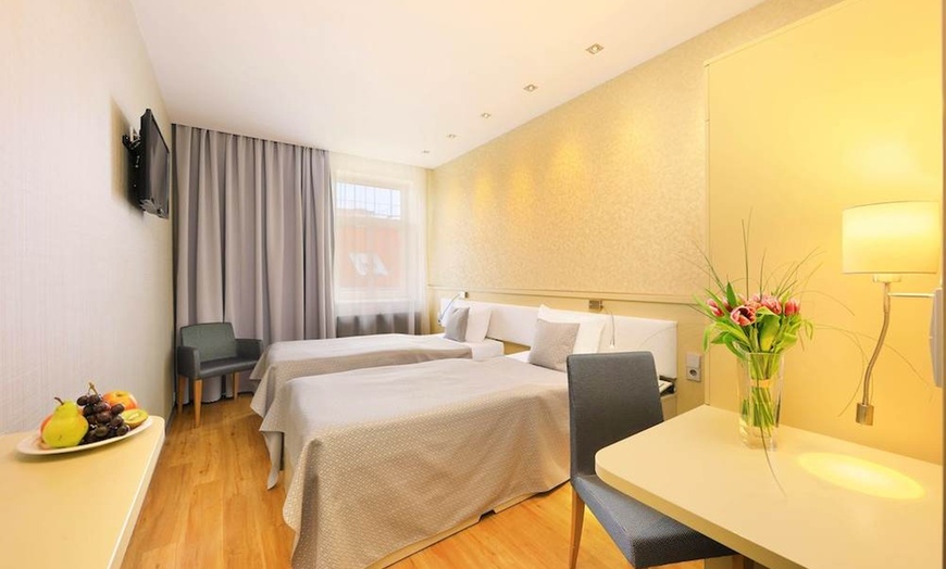 Image 1: ✈ REPUBBLICA CECA | Praga - Ametyst Hotel 4* - Centro città