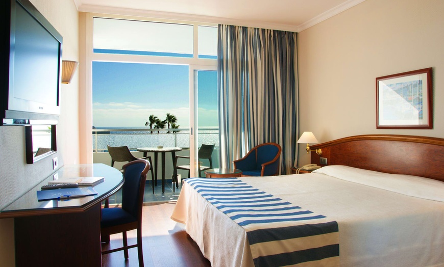 Image 6: ✈ LANZAROTE | Puerto del Carmen - VIK Hotel San Antonio 4* - Bord d...