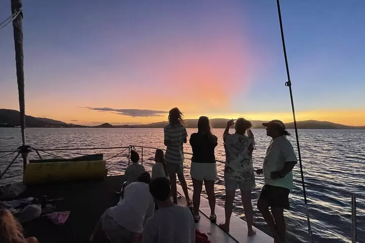 Full-Day Whitsunday Sail and Snorkel Adventure with Lunch