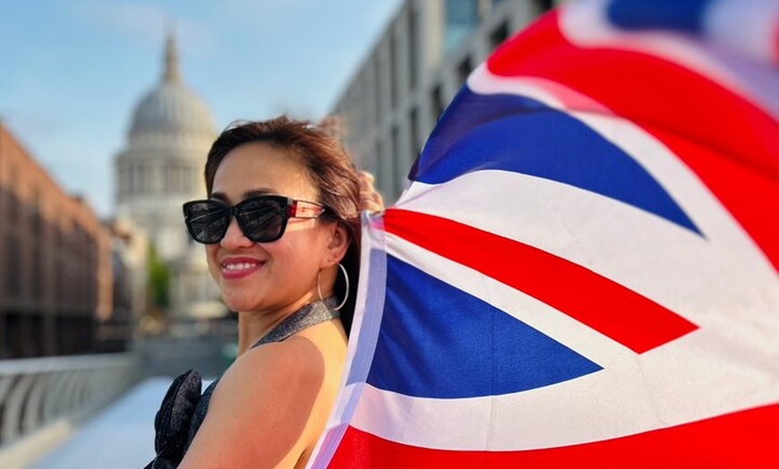 Image 3: 90-min London Landmarks & Hidden Gems Photoshoot