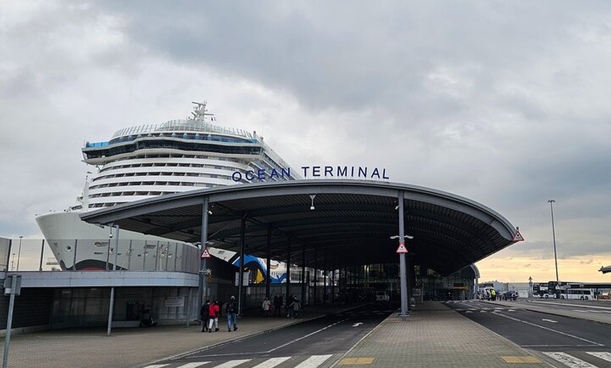 Image 4: Southampton Port to from Heathrow Airport Private TransferService