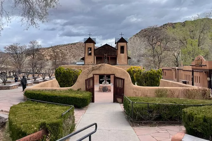 Santa Fe to Chimayo and Taos Pueblo Driving Tour